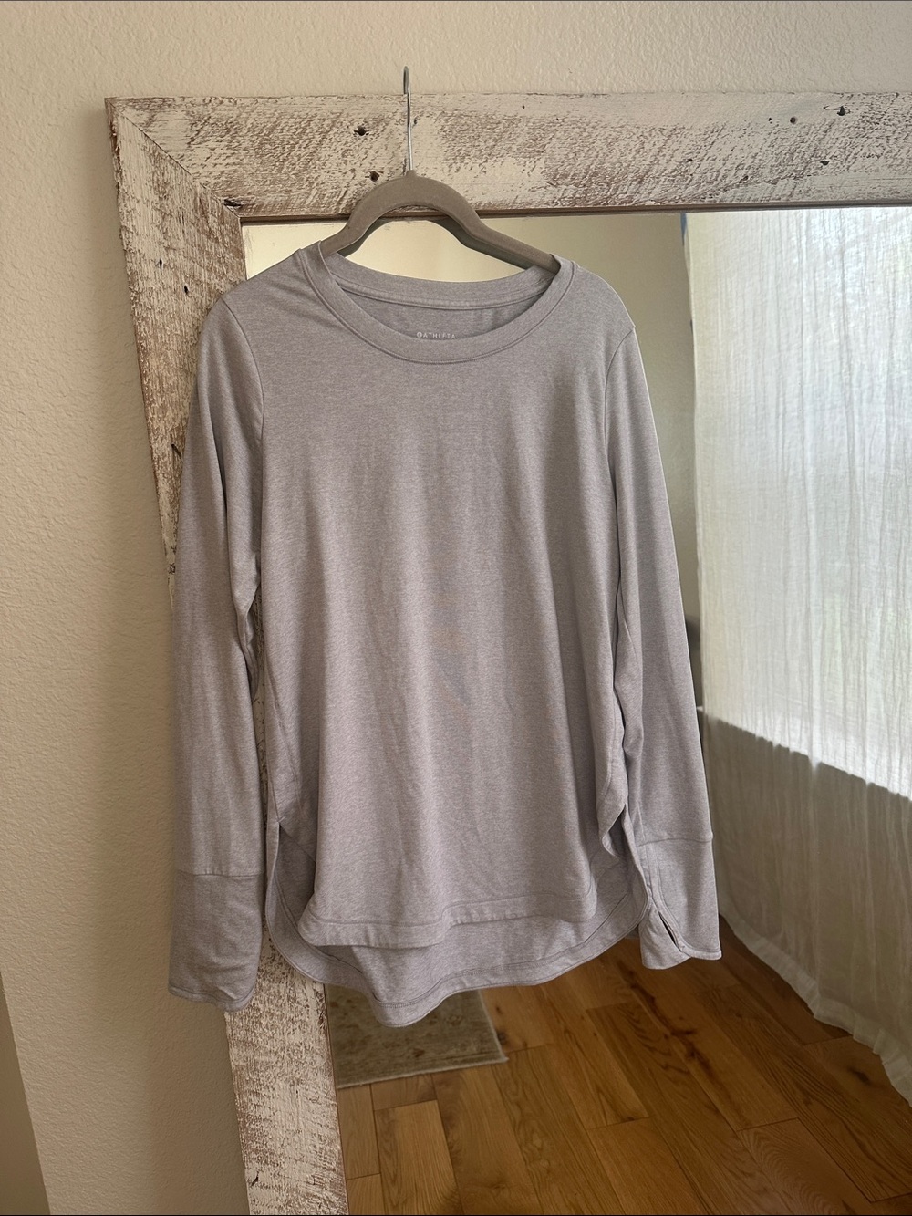 Athleta Women’s Light Gray Long Sleeve Tee